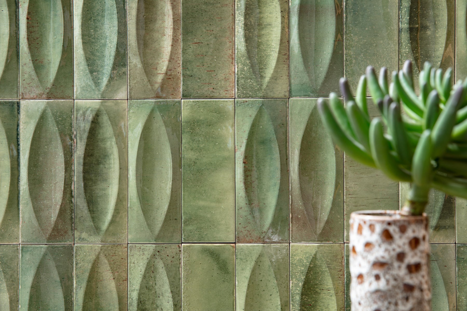 Tile Precision Unveiled: A Guide to Choosing Between Rectified and Non-Rectified Tiles