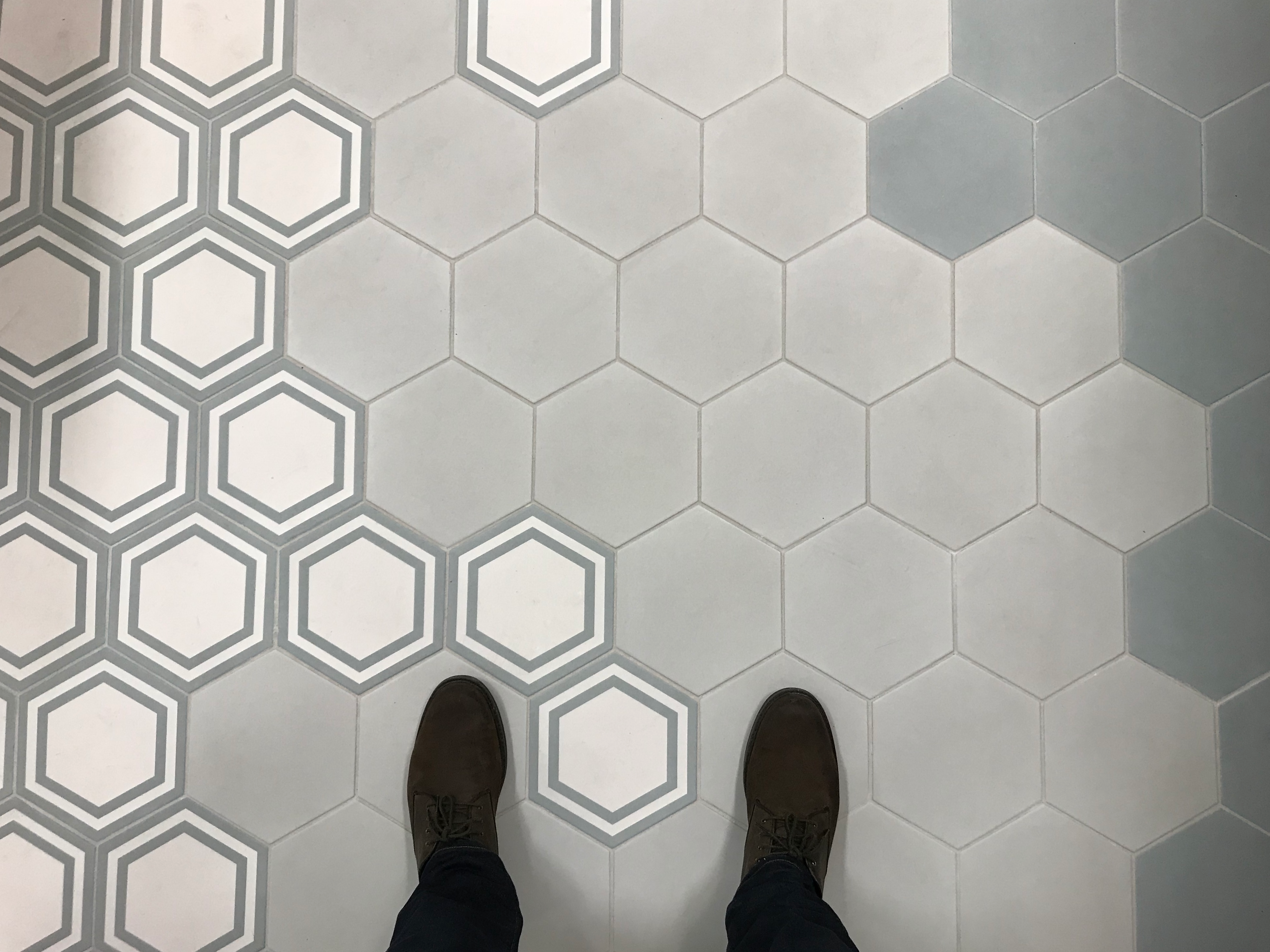 SOLID HEX 8X9 HEXAGON LIGHT GRAY Room Scene